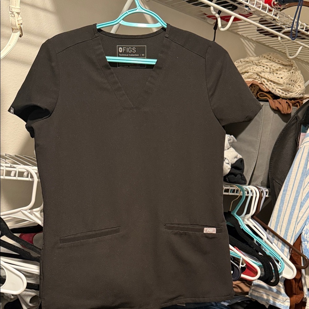 Figs Black Scrub Top